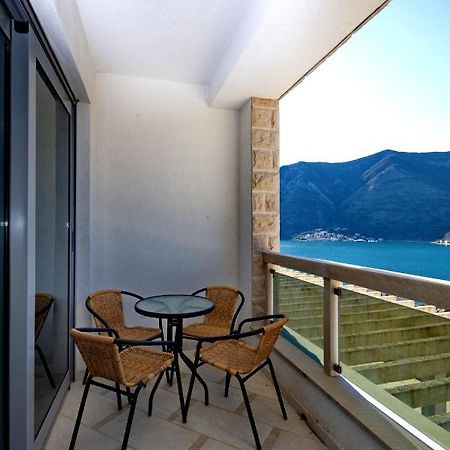 Apartment Dobrota Tomici  Exterior photo